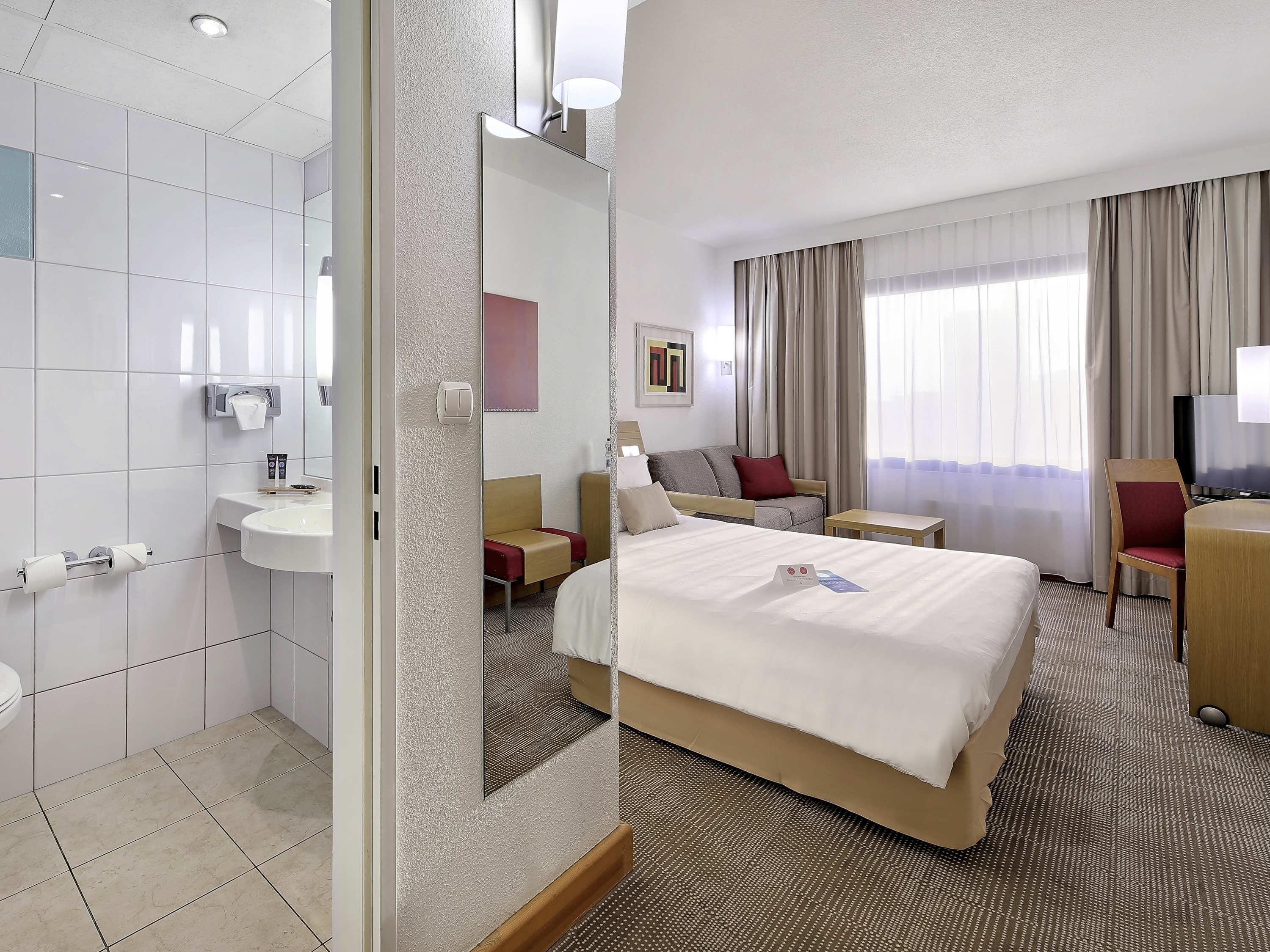 Ducha, artículos de tocador ecológicos, secador de pelo, toallas