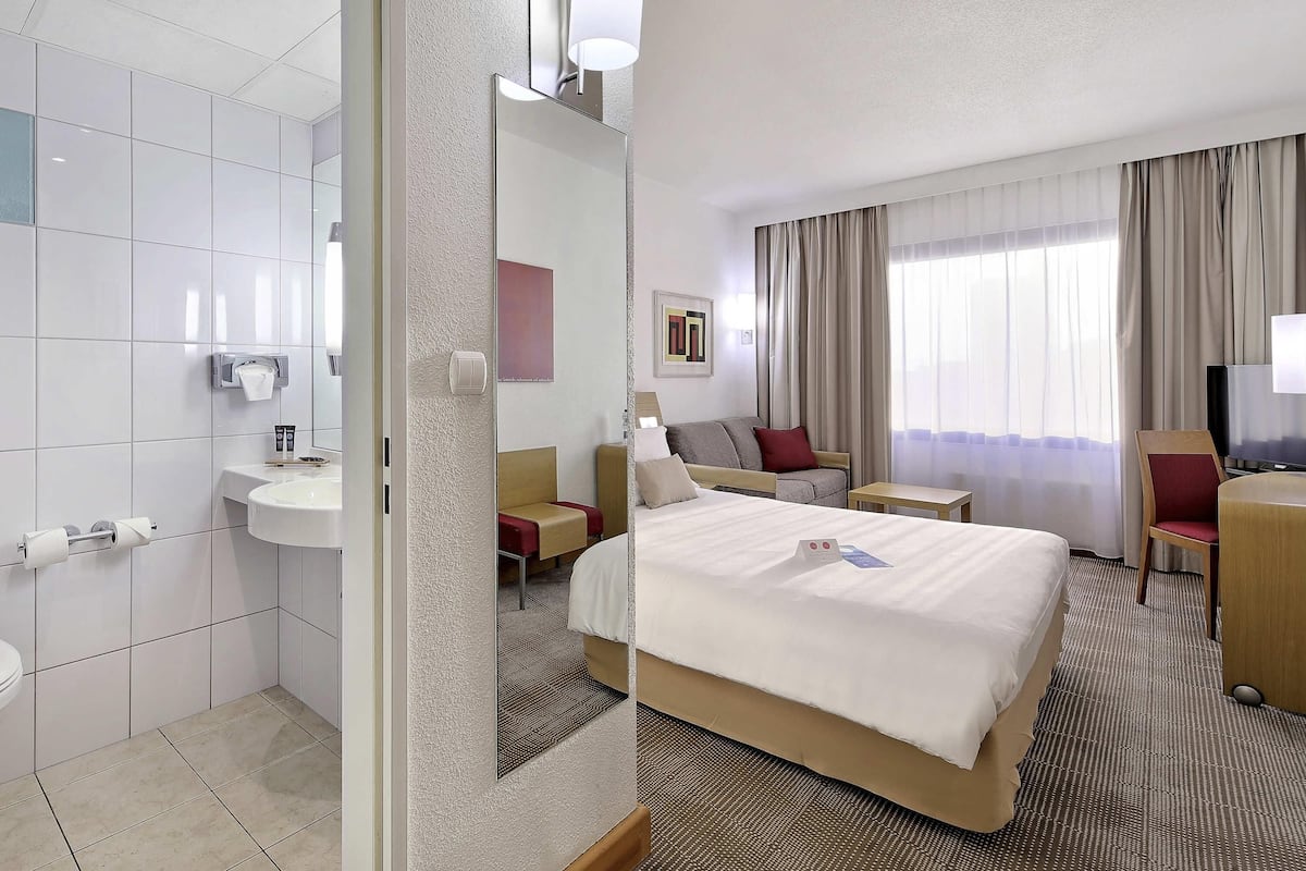Standard Room, 1 Double Bed | Bathroom | Shower, eco-friendly toiletries, hair dryer, towels