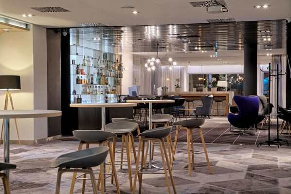 Serves breakfast and lunch - Novotel Katowice Centrum Hotel (Katowice)