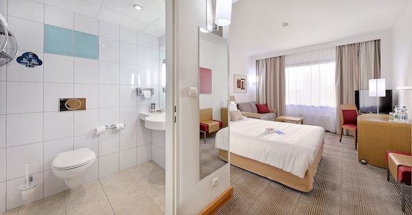 Standard Room, 1 Double Bed | Bathroom | Shower, eco-friendly toiletries, hair dryer, towels