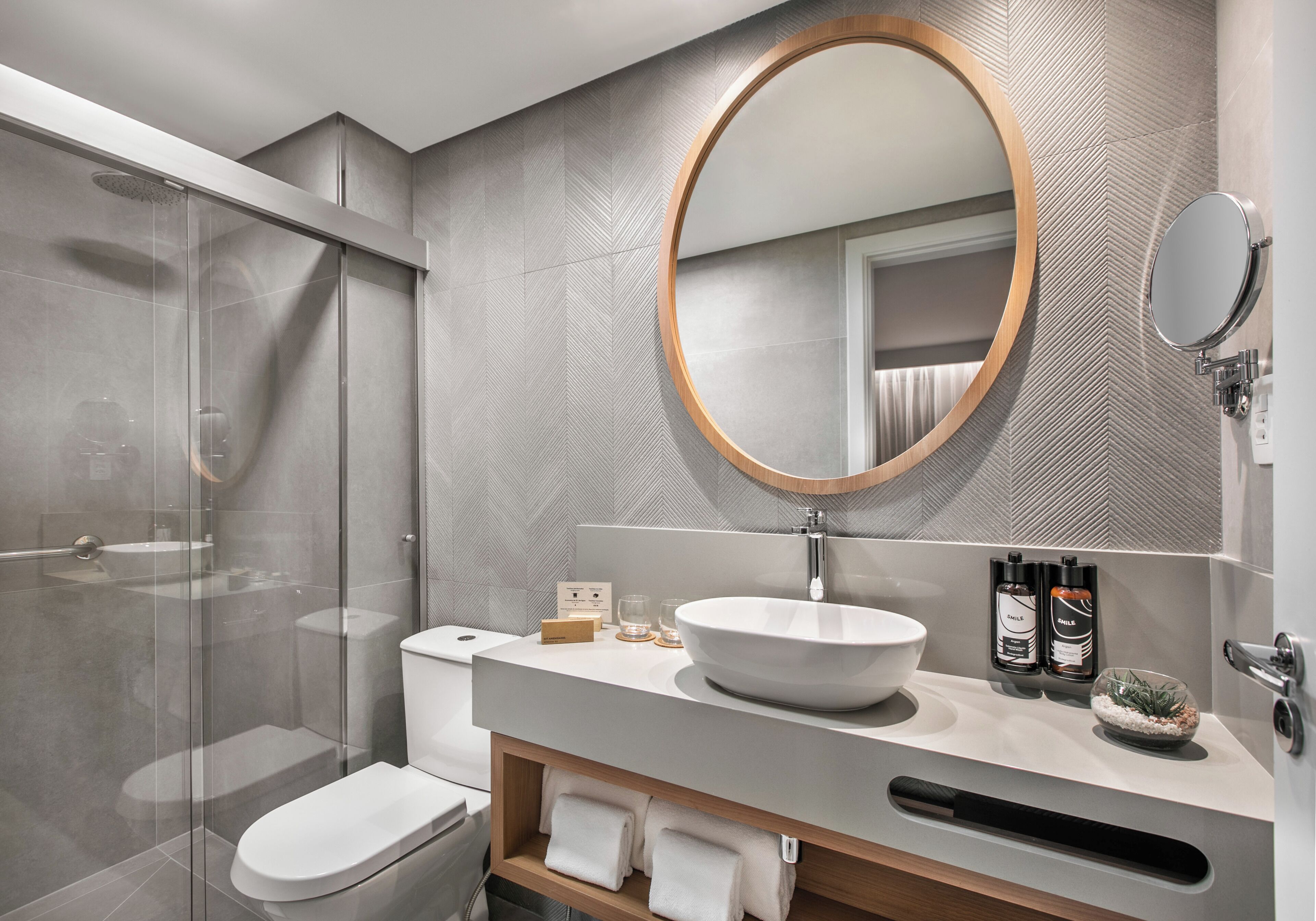 the loft for families | bathroom | shower, free toiletries, hair dryer, towels