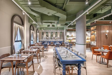 Breakfast, lunch, dinner served; international cuisine