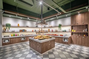 Daily buffet breakfast (BRL 71.5 per person)