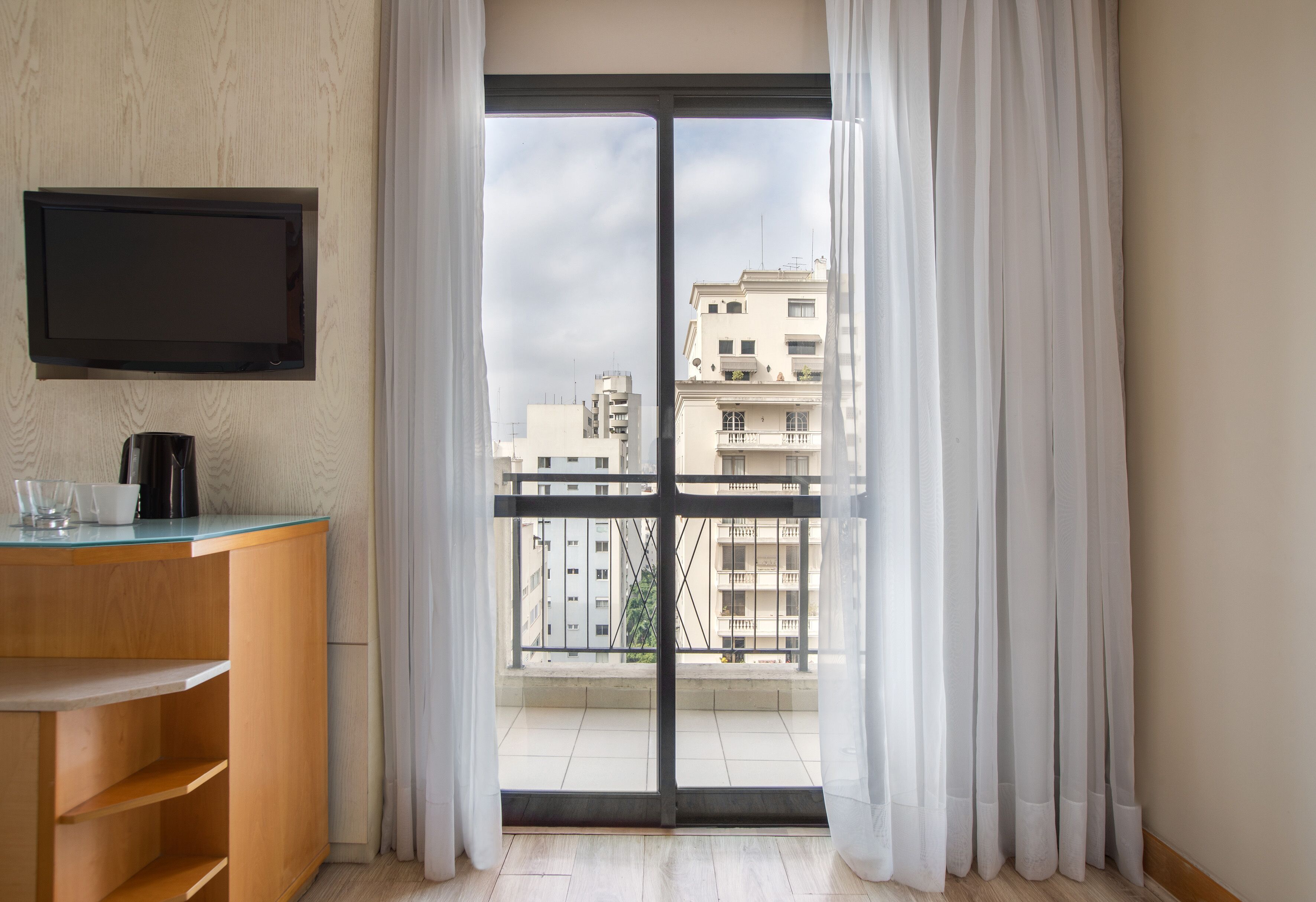 the innside triple twin | minibar, in-room safe, desk, blackout curtains