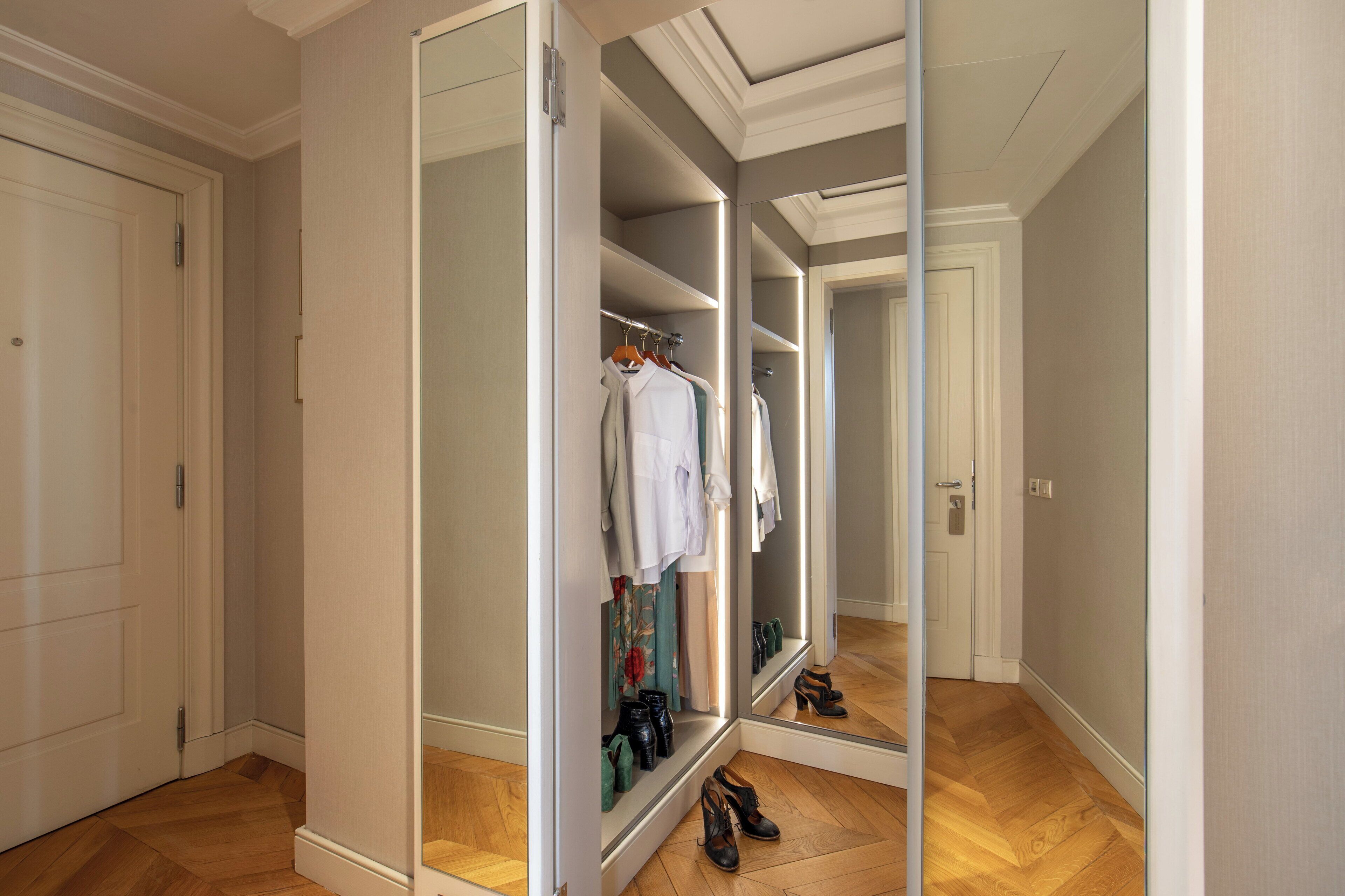 junior studio suite | 1 bedroom, down duvets, minibar, in-room safe