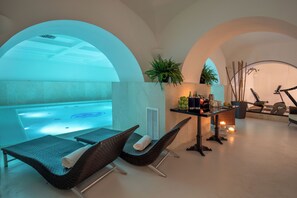 Indoor spa tub