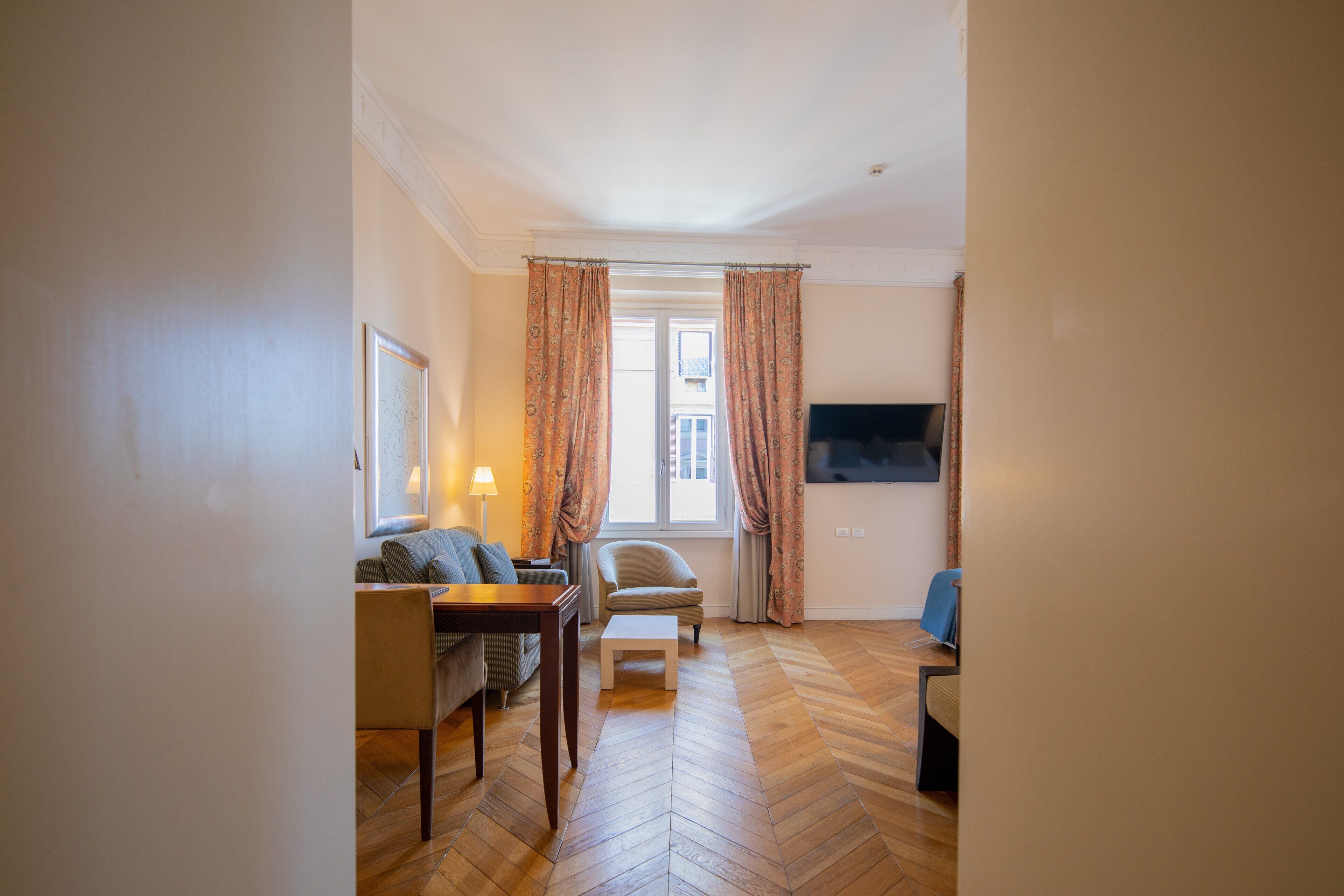 1 bedroom, down duvets, minibar, in-room safe