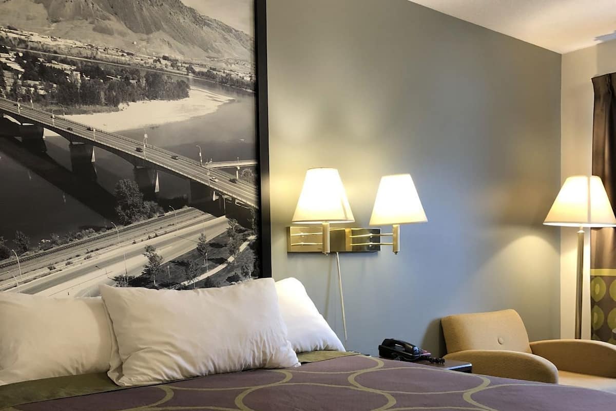 Escritorio, insonorización, wifi gratis y ropa de cama