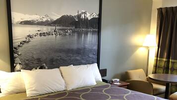 Room, 1 King Bed, Fridge, Microwave, Non Smoking | Desk, soundproofing, free WiFi, bed sheets