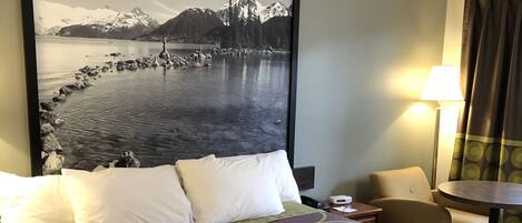 Room, 1 King Bed, Fridge, Microwave, Non Smoking | Desk, soundproofing, free WiFi, bed sheets