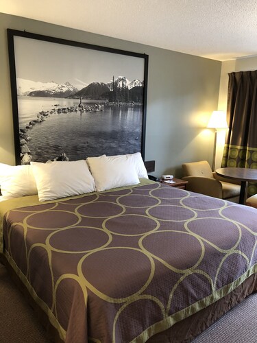 Super 8 by Wyndham Kamloops East