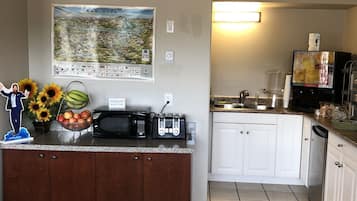 Free daily continental breakfast