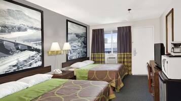 Desk, soundproofing, free WiFi, bed sheets