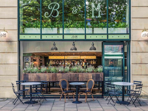 Lunch and dinner served, Regional cuisine