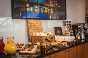 Breakfast buffet - Mercure Bristol Brigstow Hotel (Bristol)