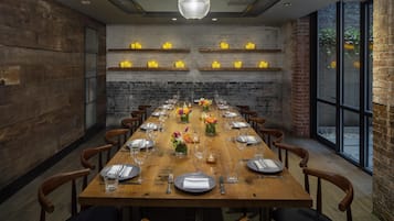 2 restaurantes: opção de jantar e brunch aos fins de semana
