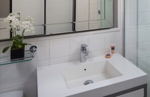 Chambre, 1 lit double | Literie de qualité supérieure, surmatelas