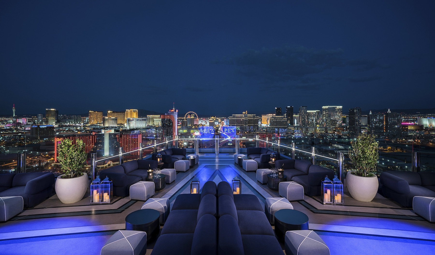 5 bars/lounges, rooftop bar