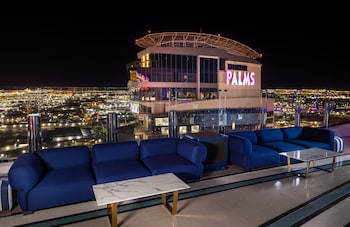 5 bars/lounges, rooftop bar at Palms Casino Resort