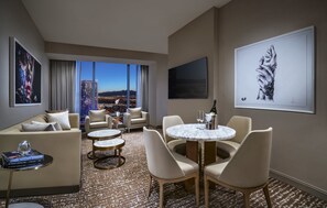 Premium bedding, pillow-top beds, in-room safe, blackout curtains - Palms Casino Resort (Las Vegas)