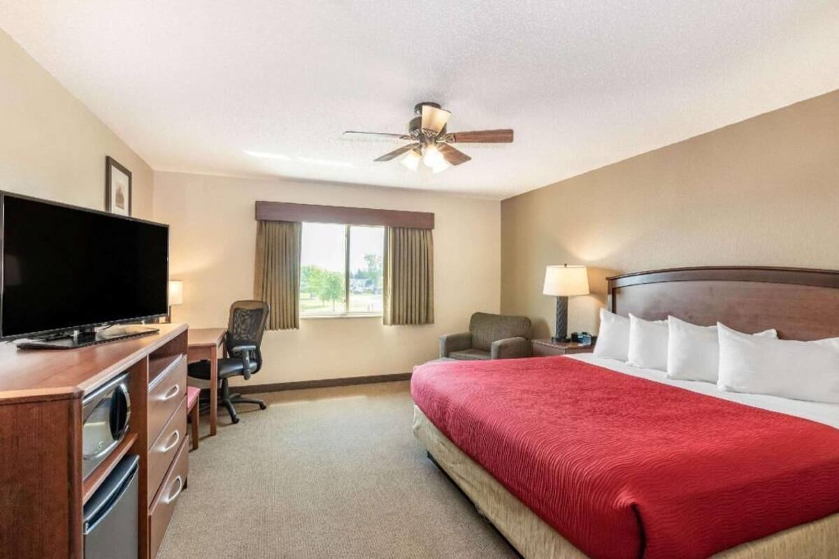 Desk, blackout curtains, iron/ironing board, free cots/infant beds