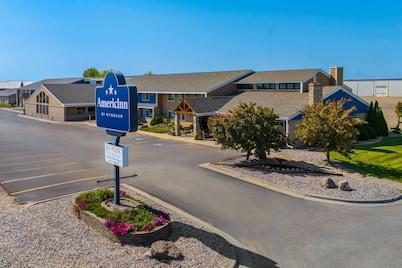 AmericInn by Wyndham Roseau