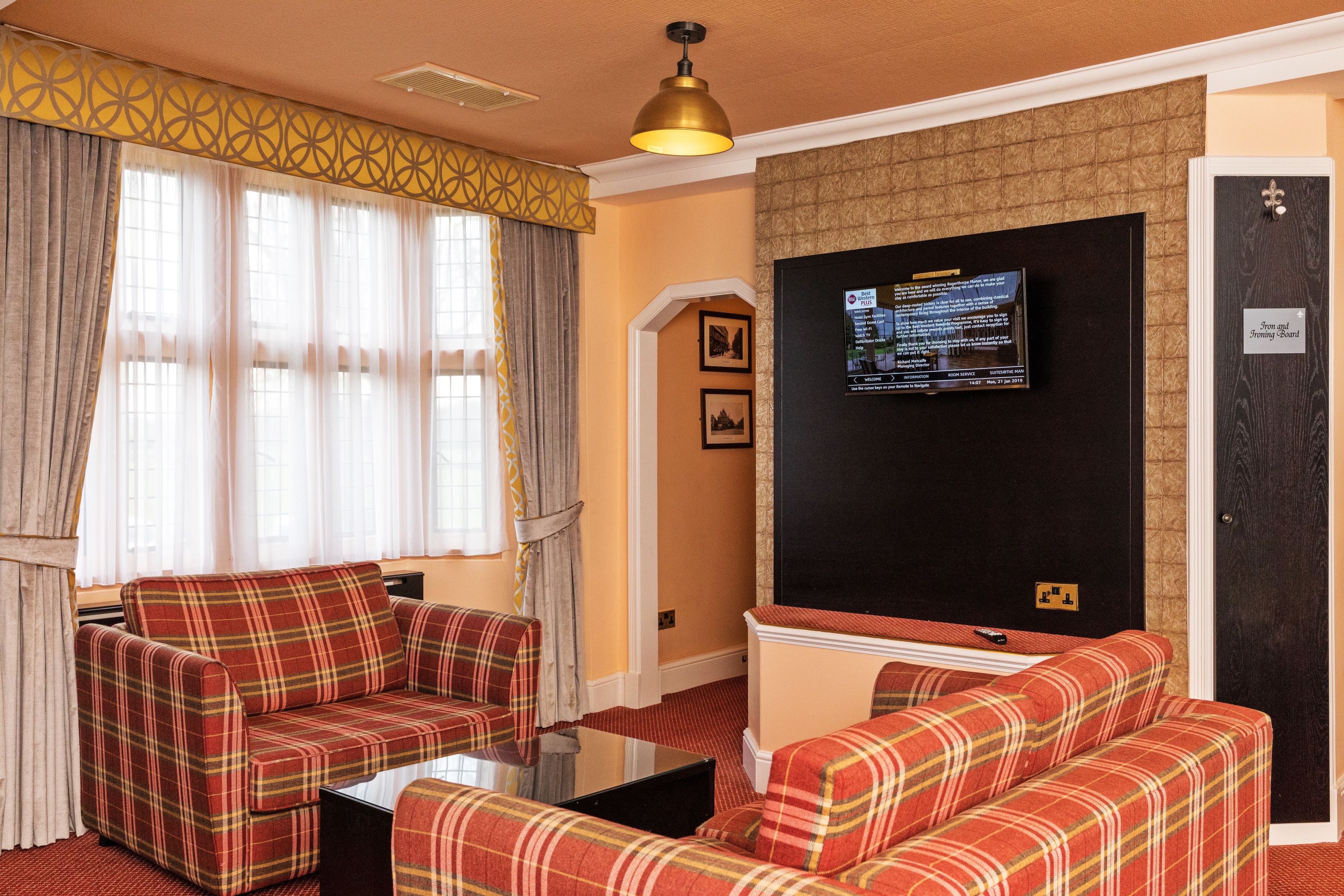 executive room, 1 double bed, non smoking | premium bedding, in-room safe, individually decorated