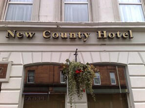 Front of property - The New County Hotel (Perth)