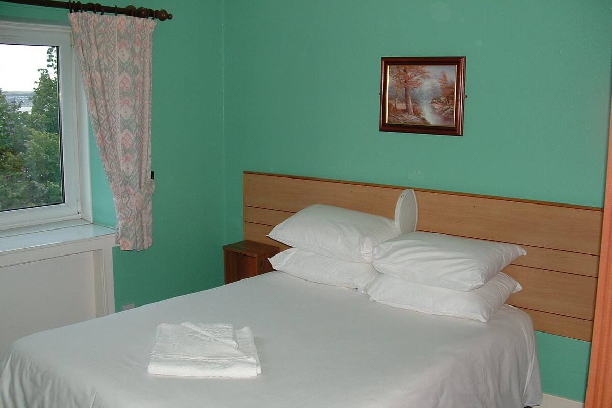 In-room safe, desk, rollaway beds, free WiFi