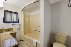 Setrika/meja setrika dan tempat tidur bayi gratis