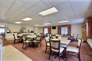 Free continental breakfast 
