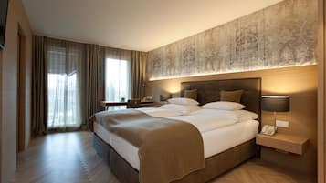 Deluxe Double Room | Minibar, in-room safe, individually furnished, iron/ironing board