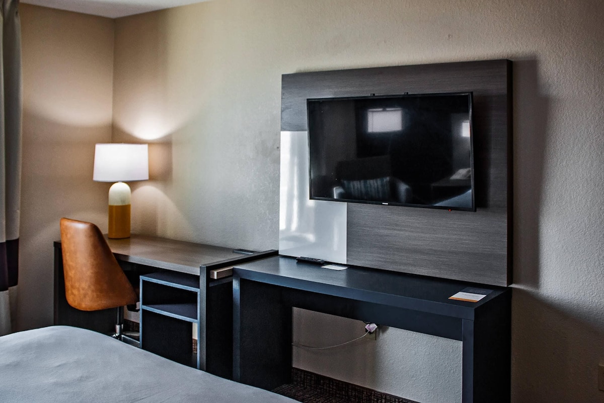 1 King Bed, Non Smoking, Jacuzzi Tub