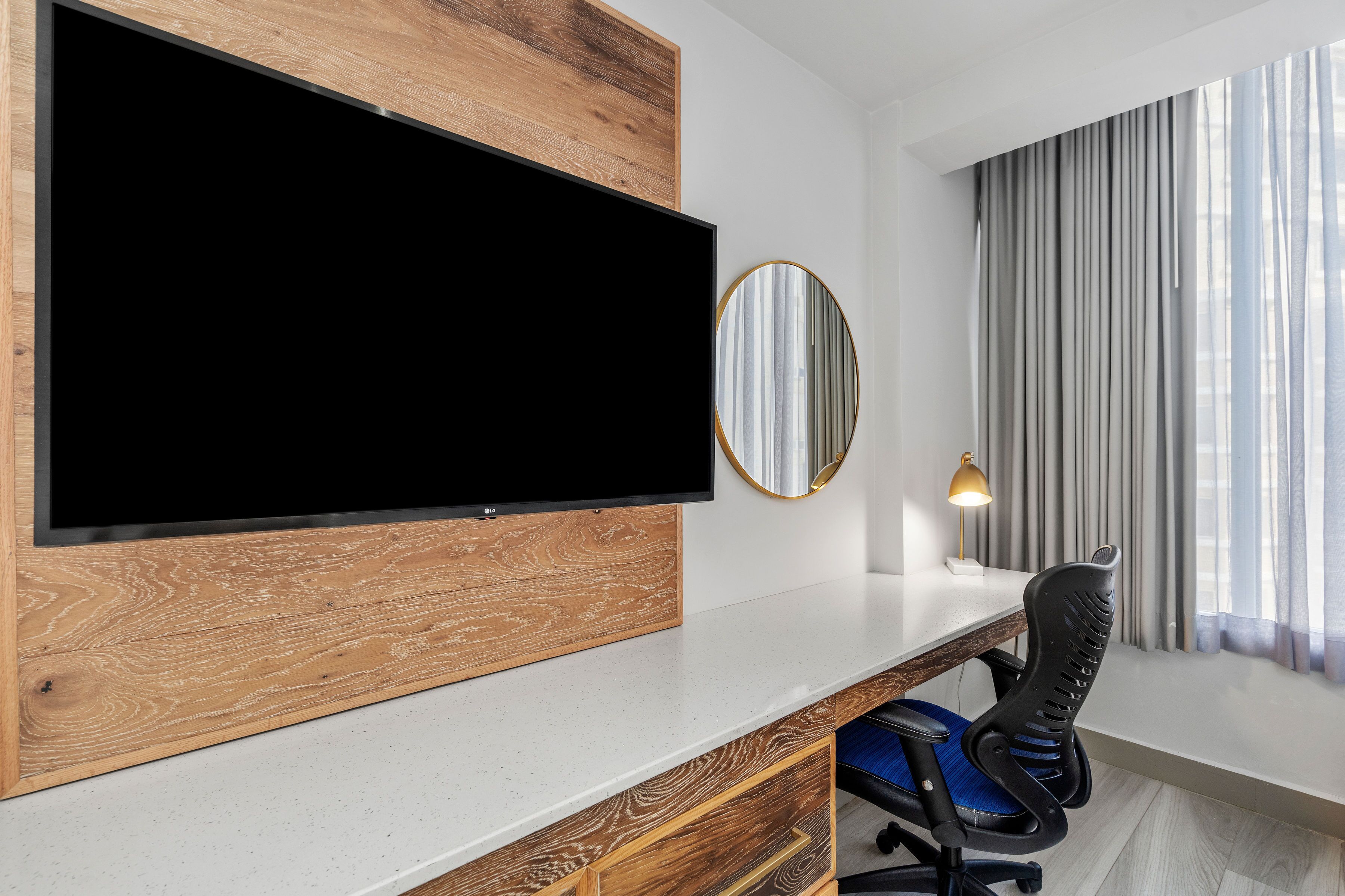 Caja de seguridad en la habitación y escritorio 