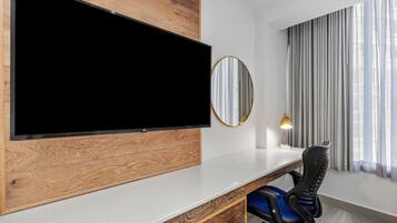 Caja de seguridad en la habitación y escritorio