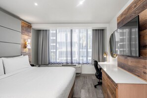 Standard Room, 1 King Bed | In-room safe, desk, laptop workspace, blackout curtains