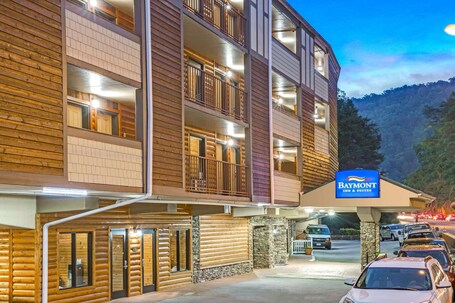 Baymont by Wyndham Gatlinburg On The River - Image 17