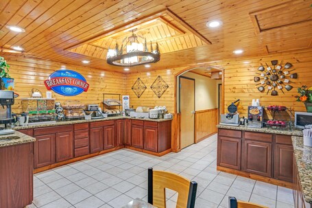 Baymont by Wyndham Gatlinburg On The River - Image 25