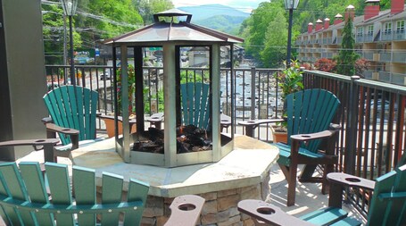 Baymont by Wyndham Gatlinburg On The River - Image 38