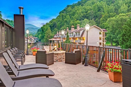 Baymont by Wyndham Gatlinburg On The River - Image 19