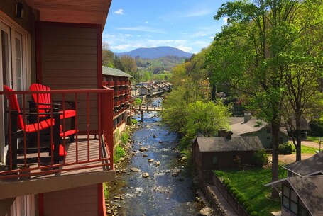 Baymont by Wyndham Gatlinburg On The River - Image 43