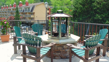 Baymont by Wyndham Gatlinburg On The River - Image 21