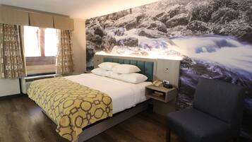 Premium bedding, desk, iron/ironing board, free cots/infant beds