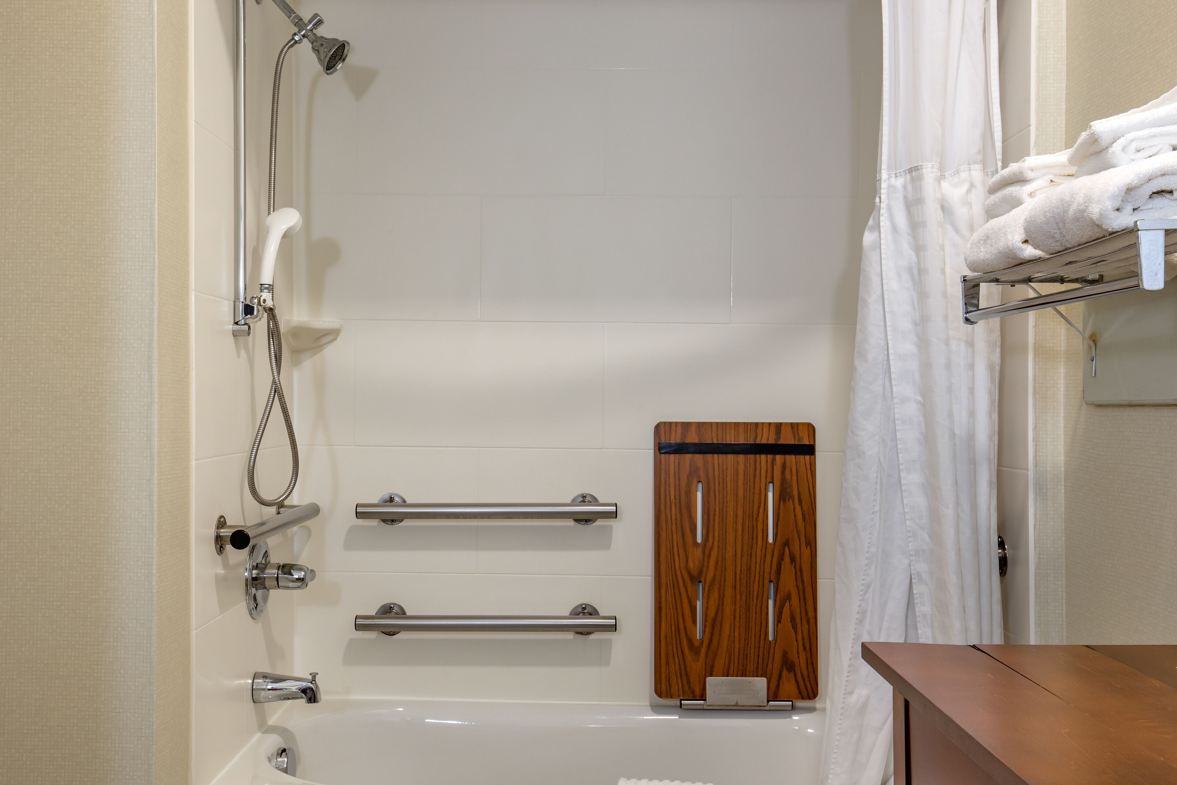 suite, 1 queen bed, accessible, non smoking | bathroom | combined shower/bathtub, hair dryer, towels