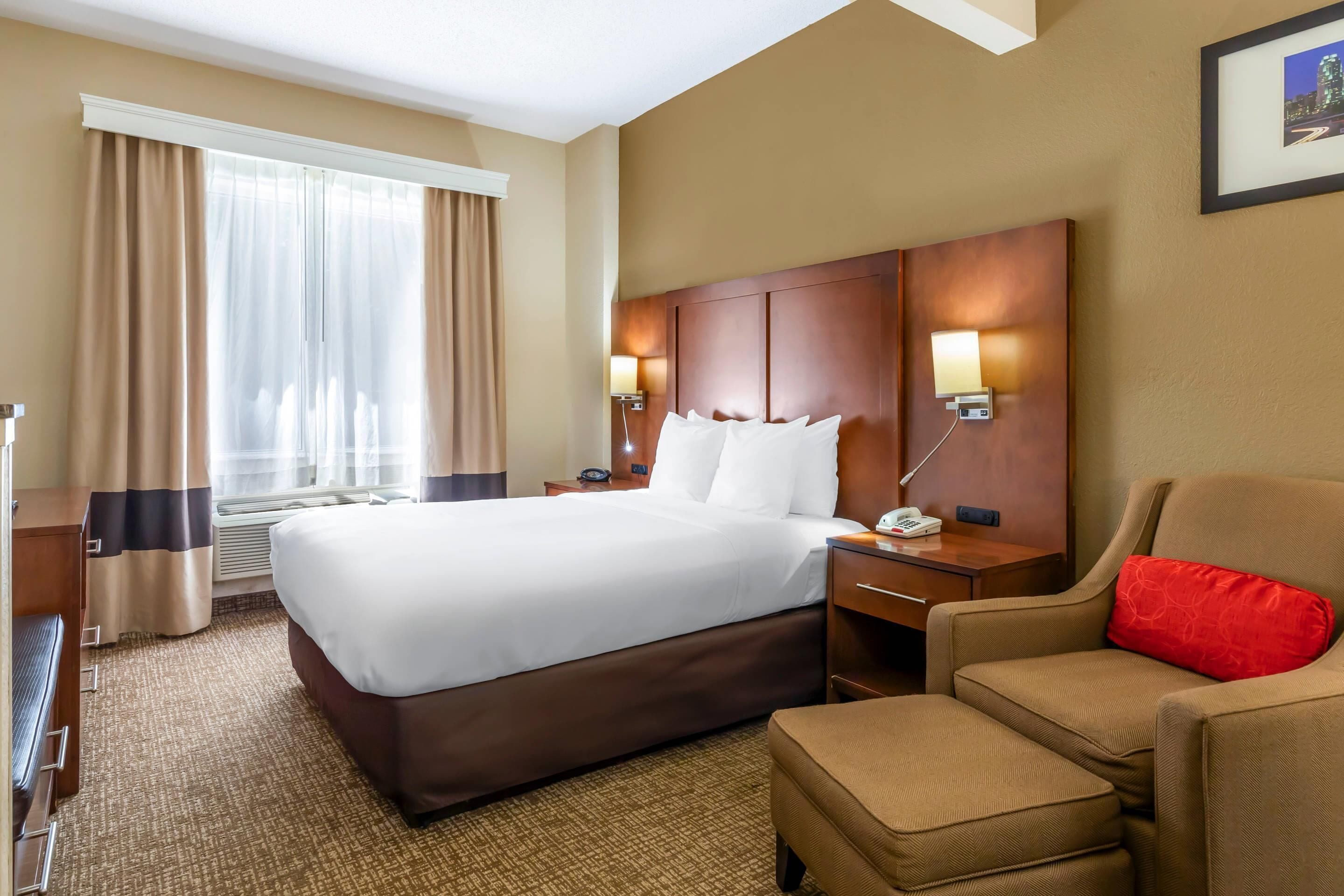 desk, laptop workspace, iron/ironing board, free wifi