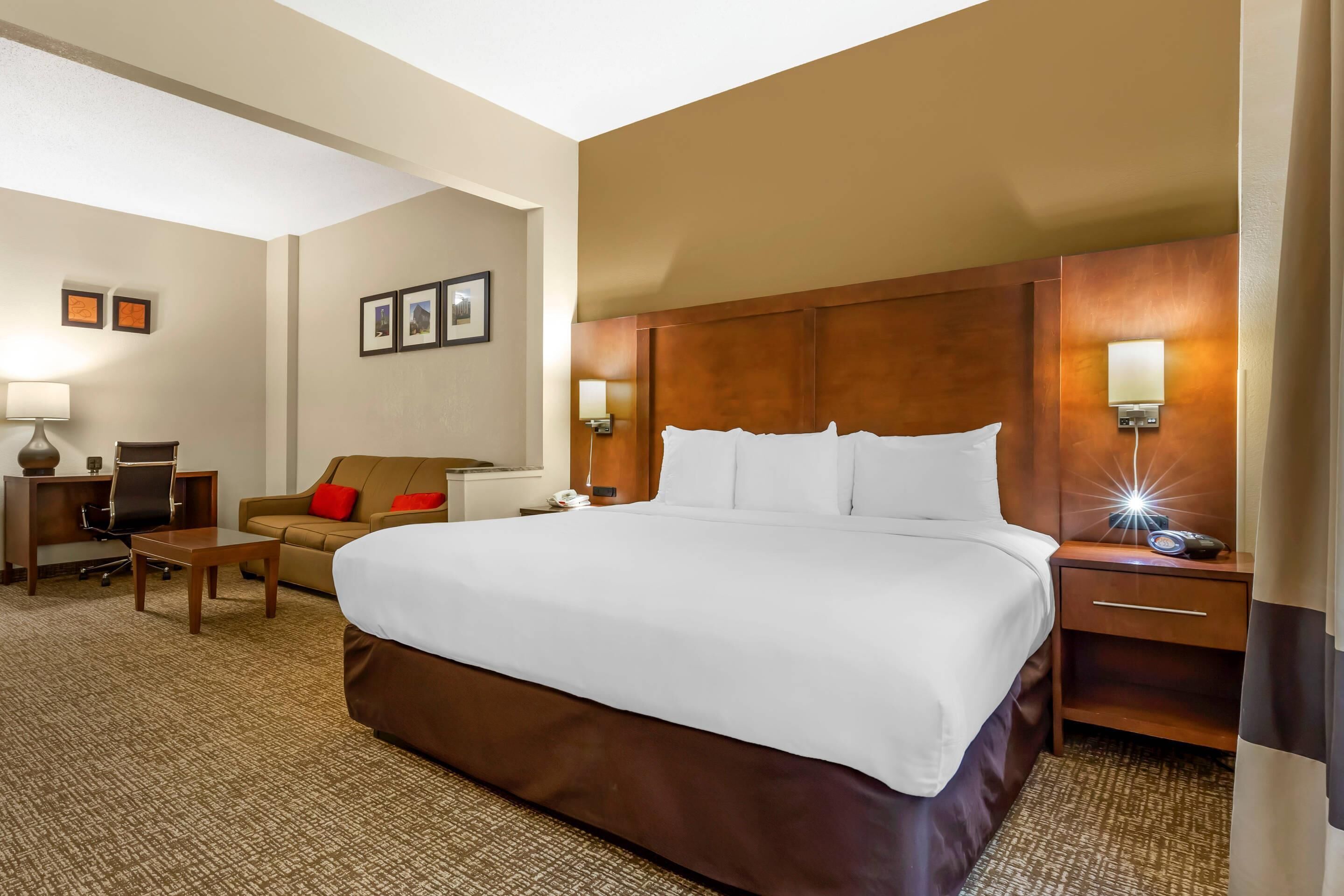 desk, laptop workspace, iron/ironing board, free wifi