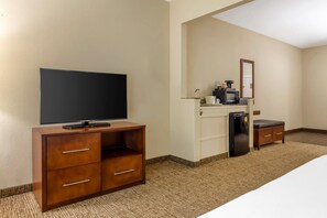 Desk, laptop workspace, iron/ironing board, free WiFi