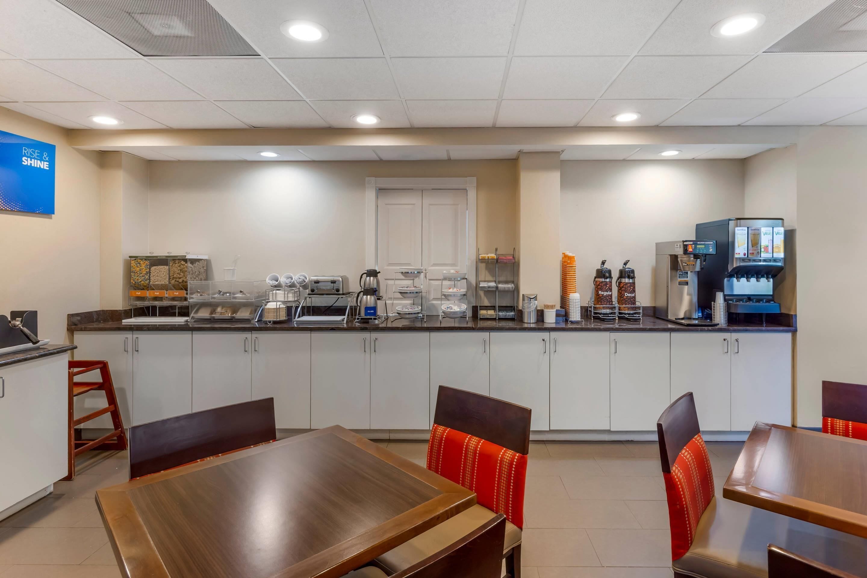 free daily full breakfast