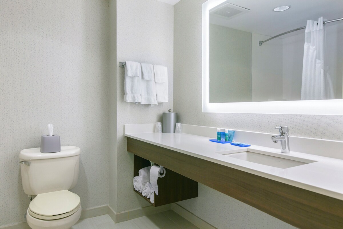 In-room safe, desk, soundproofing, iron/ironing board