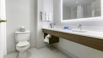 Artículos de higiene personal gratuitos, secador de pelo y toallas